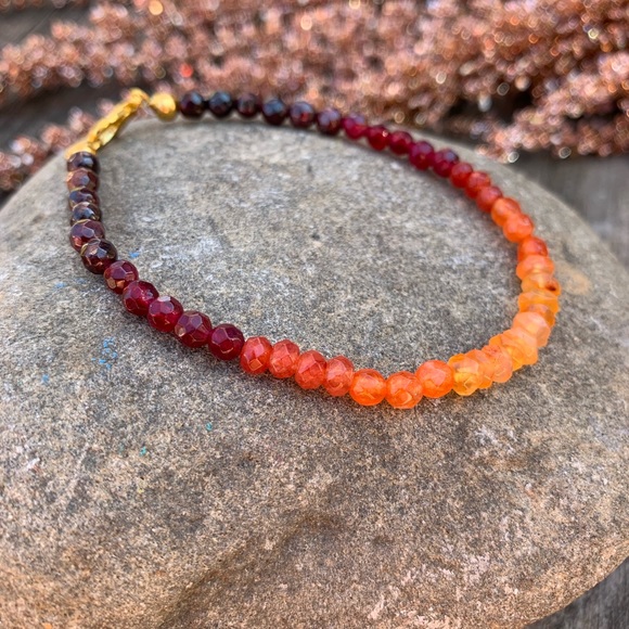 HP 🎉 Garnet Carnelian Gemstone Unisex Bracelet - Picture 4 of 8